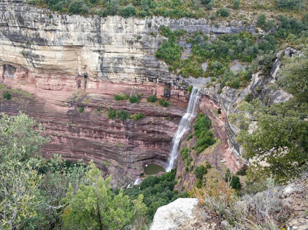 Salt de Tirabous en los riscos de Tavertet después de lluvias