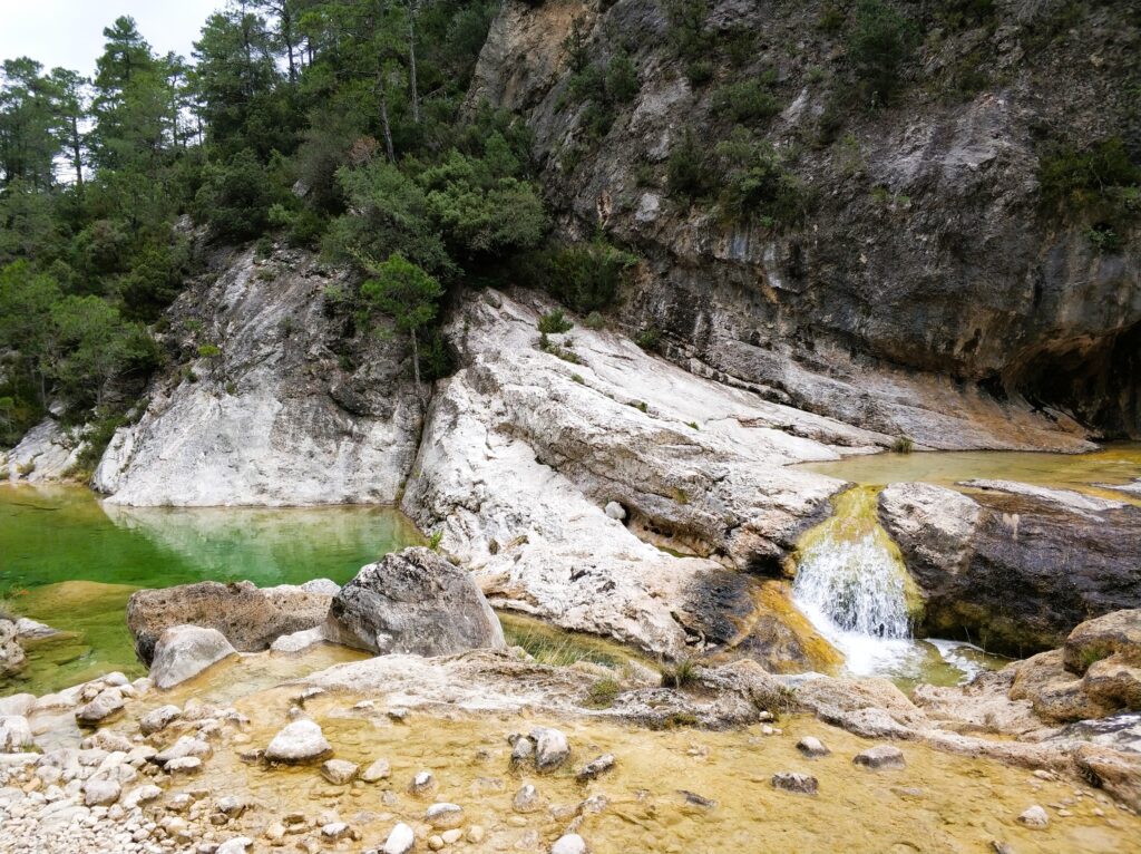 Sendero fluvial de La Pesquera de Beceite junto al río, Els Ports