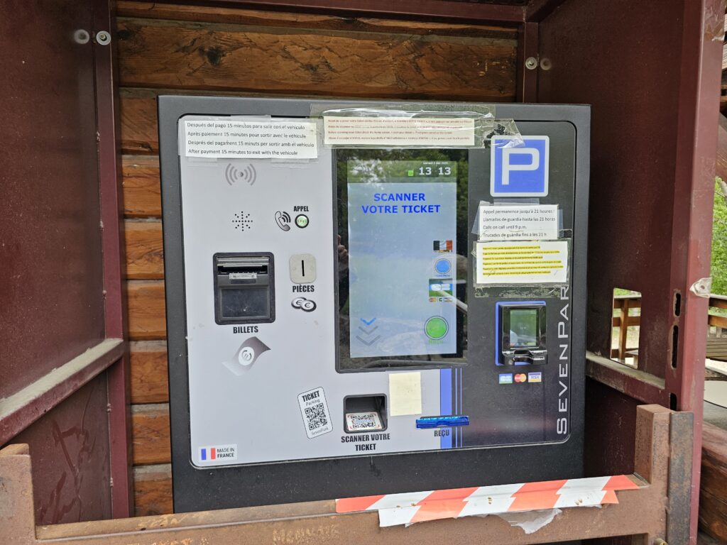 Máquina de pago del ticket de parking de Gorges Carança, posible con tarjeta