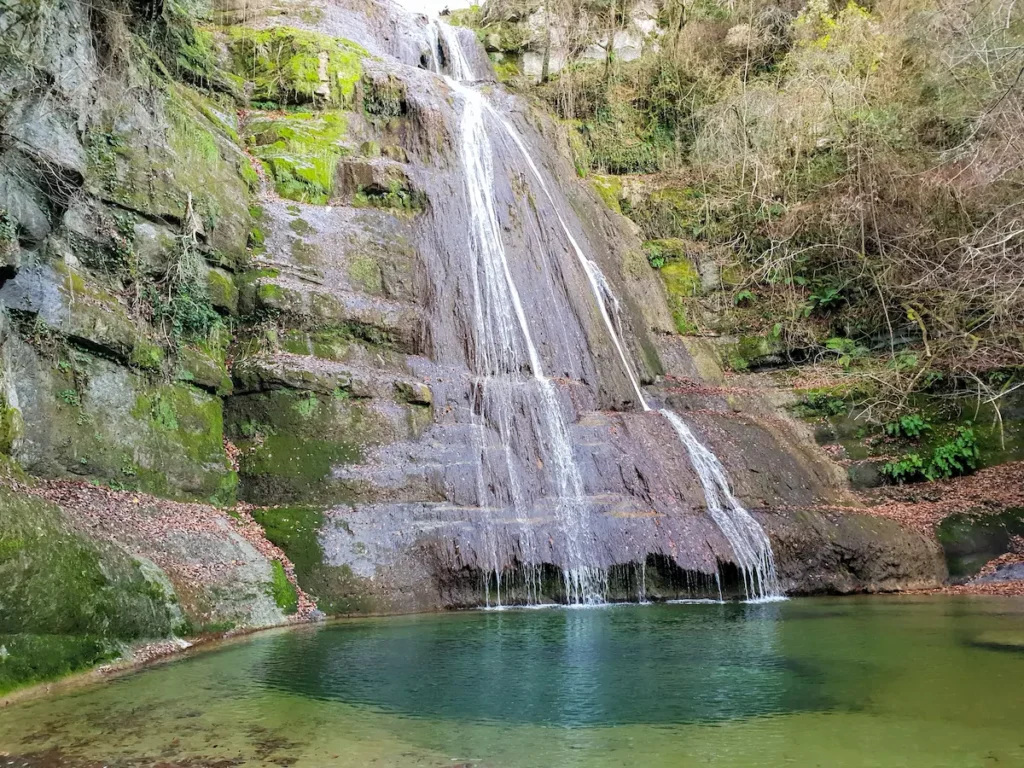 Salt de l'Olla, cascada y poza espectacular en la Garrotxa